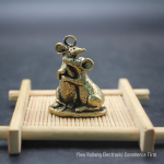 Messingist Lucky Mouse Zodiac ripats v&otilde;tmehoidja ja t&ouml;&ouml;laua ornament