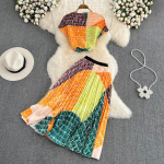 Naiste moekomplekt, kitsa kaelusega &otilde;huke l&uuml;hike top, kaheosaline k&otilde;rge v&ouml;&ouml;kohaga tr&uuml;kitud A-joonega plisseeritud seelik S