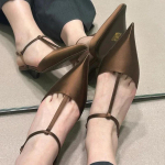 Seksikad Terava Otsaga Satiinist Madala Kontsaga Sandaalid Naistele Elegantse Ankelrihmaga Kitten Heels Naiste Kingad Suvine Mood Vabaaja Kontsad Sandaalid 35 pruun