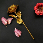 Kuldne Roos kingituseks Kunstlill t&uuml;druks&otilde;brale poiss-s&otilde;brale abikaasale naisele Valentinip&auml;eva n&auml;dala rooside p&auml;eva kingitused (Kuldne)