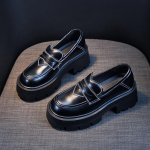 Uued paksude talladega JK v&auml;ikesed nahast kingad naistele Briti stiilis mustad mokassiinid lakknahast slip-on naiste kingad laos 39 must