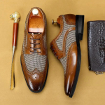 Nahast Brogues Meeste Suur Moekas Pulmapidu Meeste Kleitjalatsid Itaalia Disainer Meeste S&otilde;idukingad pidulikud Jalatsid Paelad Mehed Oxfords 38 must