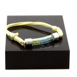 Pierres et Min&eacute;raux. Bracelet Peridot + Apatite Paraiba brut. Couleur beige.