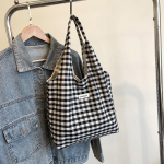 &Otilde;pilased k&auml;ivad tundides, ruudulised vabaaja suure mahutavusega kotid, naiste 2025 uued kandekotid, vabaaja ostukotid, kotid kollane