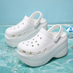 Naiste kiilukontsaga, paksu p&otilde;hjaga pl&auml;tud, platvormiga sussid &otilde;ues vaba aja veetmise platvormi k&otilde;rgust suurendavad sandaalid 41 valge