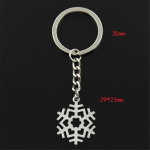 Moodne v&otilde;tmehoidja 29x23mm lumi lumehelbe h&otilde;bedav&auml;rvi ripatsid DIY meeste ehted auto v&otilde;tmehoidja s&otilde;rmuse hoidja suveniir kingituseks