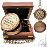 Merekompass vananeb koos minuga Parim on veel ees. Robert Browningi luuletus, graveerige massiiv messingist merekompassi puidust kast