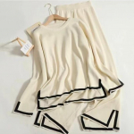 Elegantsed naiste pikkade varrukatega topid, silmkoelised 2-osalised &uuml;likonnad, vabaaja naiste kuduv kampsun ja l&otilde;hestatud pika laia s&auml;&auml;rega p&uuml;ksid, kaks tk. One Size aprikoosi