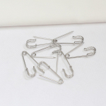 10 tk v&auml;rvi s&auml;ilitavat 14K kullast prossi, kirjaklambrit, suurt n&ouml;&ouml;pn&otilde;ela, turvan&otilde;ela, pabern&otilde;ela, &otilde;lasalli, kampsuni pandlaga