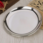 Roostevaba teras &uuml;mmargune paksendatud magustoidu &uuml;hekihiline taldrik BBQ lauan&otilde;ud taldrik