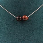 Pierres et Min&eacute;raux. Collier 2 perles Oeil de Tigre rouge 8 mm. Chaine en acier inoxydable Collier femmes, hommes. Taille personnal