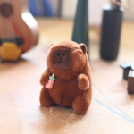 Armas armas Kapibala ripatsiga plush-nukk, kapibari kott, rippuv kaunistus, v&otilde;tmehoidja, nukk 15 cm.