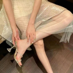 Uued suvised seksikad mood avatud varvastega naiste sandaalid veeteemandiga s&auml;ravad ruudukujulised banketikingad naiste k&otilde;rged kontsad suured disainiga 35