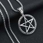 Uus Korea stiilis moekas mitmek&uuml;lgne viisnurga ripatsiga kaelakee &otilde;&otilde;nestatud kuuga viisnurgaga 50CM(Necklace Size)