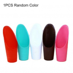 Plastikust &auml;mber k&uuml;hvel Muldlabidas Aed Potitaimede mahlakad istutust&ouml;&ouml;riistad