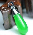 P&auml;ris uus naturaalne roheline naturaalne JADE-pisara ripats