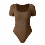 Youshengi naiste suvine body, ruudukujuline kael, l&uuml;hikesed varrukad, k&otilde;hn, k&otilde;rge elastsusega niit, pingul v&ouml;&ouml;koht k&otilde;hupiirkond, &uuml;hev&auml;rviline daami m&auml;ngukost&uuml;&uuml;m S kohv