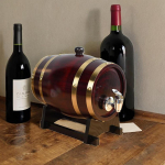 K&auml;sit&ouml;&ouml;na valmistatud puidust vaadist valmistatud joogidosaator elegantse alusega 1.5L Retro