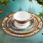 Euroopa stiilis luust portselanist lauan&otilde;ude komplekt koos kohvitassi &otilde;htus&ouml;&ouml;gi ja magustoidu taldrikukomplektiga Creative Butterfly Design toidun&otilde;uded sinine