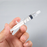 2 tk parf&uuml;&uuml;mi t&auml;itmine plastist hajuti s&uuml;stal, mis on n&otilde;utavad kosmeetikavahendid