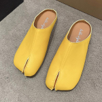 Uudsed varvastevahega kingad naiste sussid nahast &uuml;mara ninaga sandaalid mugavad muulad naiste klompsandaalid v&auml;ikesed varbad varbavahepl&auml;tud 40