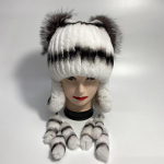 Naturaalsest k&uuml;&uuml;liku karvast m&uuml;tsid naistele k&otilde;rvaklapid kohevad sabad, soe stiilne talvem&uuml;ts One Size must/valge