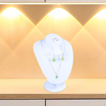 Elegantne Ehted N&auml;ita Mannekeeni Keti Organiseerija Velvet Kaelakee Mudel Showroom must