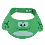 Lapsed pesevad juukseid visiirim&uuml;tsid &scaron;ampoon vannimiseks m&otilde;eldud du&scaron;im&uuml;tsi jaoks roheline