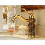 Messingist kuuma ja k&uuml;lma segisti kuldne keraamiline kaunistus jade vannitoasegisti &uuml;he auguga valamusegisti