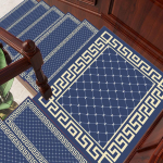 Kodumajapidamises kasutatavaid spiraalseid trepimatte saab l&otilde;igata t&auml;ispikkusteks astmemattideks, jahedate ja soojade libisemisvastasteks mattideks 25x75cm [Rubber without folding]