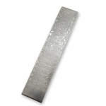 Damaskuse terasest isetegemise l&otilde;ikuri valmistamise materjalid mustriga terasvarda l&otilde;iketera toorik on kuumenenud 4