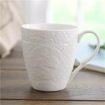 Euroopa valge portselan reljeefne roosiga kohvikruus Bone China Vintage hommikus&ouml;&ouml;gi piimakruus kontori teetass joogin&otilde;ud