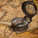 Antiikne messingist vintage II maailmas&otilde;ja s&otilde;jaline taskukompass meres&otilde;idukinke