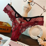 Seksikad pitsist naiste alusp&uuml;ksid, s&uuml;damega madala v&ouml;&ouml;kohaga alusp&uuml;ksid, naiste &otilde;mblusteta G-stringiga aluspesu, pesu K114 M punane