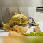 Vanaaegne messingist kalalukk 2 v&otilde;tmega &ndash; India templi tabalukk metallist valatud v&auml;ravale.