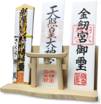 Sakura Zen Seinale Kinnitatav Shinto P&uuml;hakoda Kristallist Torii V&auml;ravaga, Kolm P&uuml;hakoda, Seinale Kinnitusvahendid Komplektis, Valmistatud Jaapani Valgest M&auml;nnist, Kristall beige