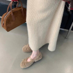 Uued naiste kingad Naiste korterid Madalad kontsad Vabaaja naiste tossud Slip-on mokassiinid Karusnahk &Uuml;mar nina Madal suu Paadi Slip on Talv 35 aprikoosi
