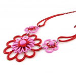 NOA [I9959] &ndash; disainerkaelakee 'Marguerite' punane roosa punane