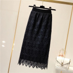 Paksendatud heegelpitsiga poolpikk seelik s&uuml;giseks ja talveks kandmiseks m&otilde;lemalt poolt kootud istmikuga seelik keskmise pikkusega seelik S must