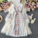 Uus moodne naiste kleit V-kaelusega, kontrastses v&auml;rvitoonis tikandid disain, lainetavad varrukad A-joonega pikad naiste kleidid One Size punane