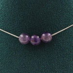 Pierres et Min&eacute;raux. Collier 3 perles Am&eacute;thyste 8 mm. Chaine en acier inoxydable Collier femmes, hommes. Taille personnalisable.