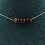 Pierres et Min&eacute;raux. Collier 3 perles Grenat Spessartite du Mozambique. Chaine en acier Collier femmes, hommes. Taille personnalisa