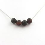 Pierres et Min&eacute;raux. Collier perles Lave + Oeil de Tigre rouge mat 8 mm Chaine en acier inoxydable.