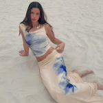 Naiste suvine uus mood tr&uuml;kitud diagonaalse kaelusega pitsiga kinnituv top ja kitsas laineline seelikukomplekt L aprikoosi