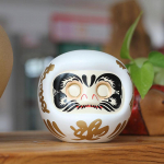 4-tolline Jaapani keraamiline Daruma Doll Lucky Cat Fortune Ornament Rahakassa valge