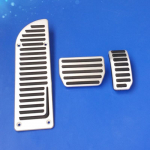 VOLVO XC60 S60 S80L V60 V70 tarvikutele auto salongi alumiiniumist AT/MT gaasipedaali kujunduse kaitse AT