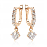 Inglise pandlaga kullav&auml;rvi rippuvad k&otilde;rvar&otilde;ngad l&auml;ikivad t&auml;istsirkoonist naiste ehted t&uuml;drukute peoaksessuaarid