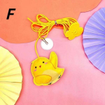 Interaktiivne kassim&auml;nguasi rippuv simulatsioon kassim&auml;nguasi Naljakas isehei interaktiivne m&auml;nguasi kassipojale, kes m&auml;ngib m&auml;nguasja kassitarbed