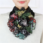 Moodne luksuslik v&auml;rviline lilledega tr&uuml;kitud sall &ndash; siidiselt pehme, ajatu &scaron;ikk kaela mitmek&uuml;lgseks kujundamiseks &ndash; v&auml;&auml;rikas rullitud v&otilde;ltskrae disain Style A