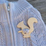 Puidust loomakujuline pross Creative Design K&auml;sitsi valmistatud puidust pross kampsuni klamber